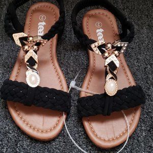 SANDALS WITH JEWERLY FOR A GIRL